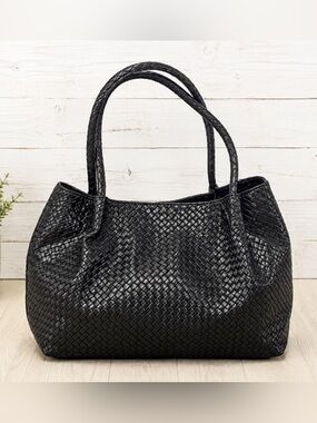 Elegant Black Woven Shoulder Bag